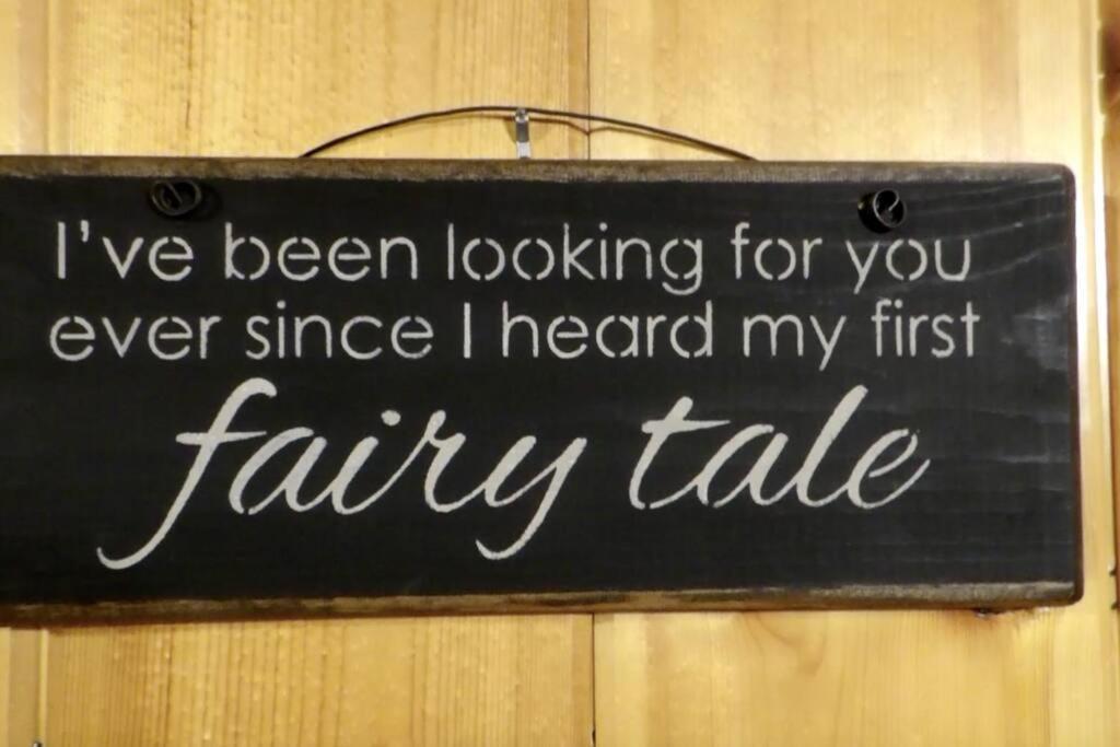 Beary Tale! Your Happily Ever After Starts Here! Сивиървил Екстериор снимка